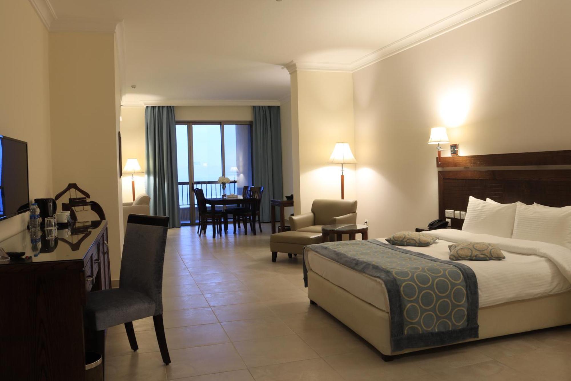 Executive Suite,1611068105:JPEG